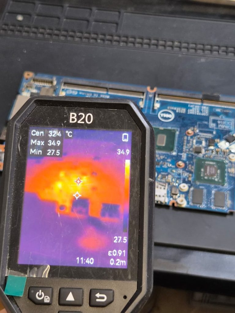 Inspecție la microscop electronic a plăcii de bază pentru diagnostic board-level